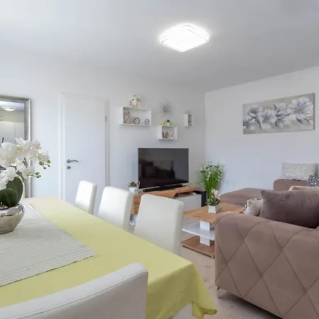 Edi - Zf Hvar Gæstehus 4*