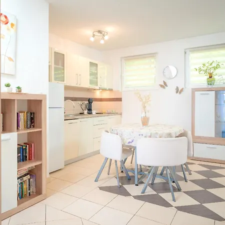 Edi - Zf Hvar Gæstehus 4*