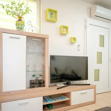 Edi - Zf Hvar بيت ضيافة هفار