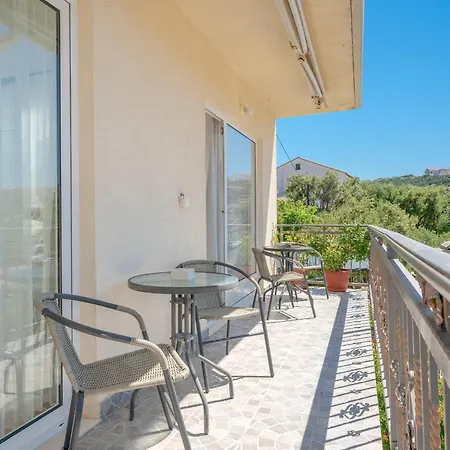 Edi - Zf Hvar بيت ضيافة